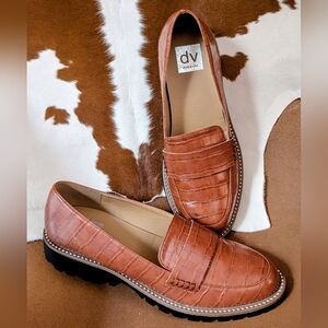 DV Dolce Vida Cali Lug Sole Crocodile Embossed Loafers Sz 8